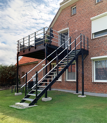 freestanding deck structure